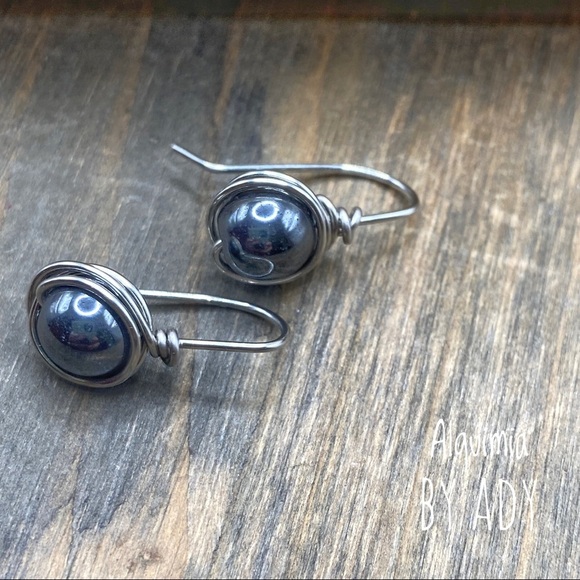 Silver and gray hematite drops statement earrings - Picture 2 of 3